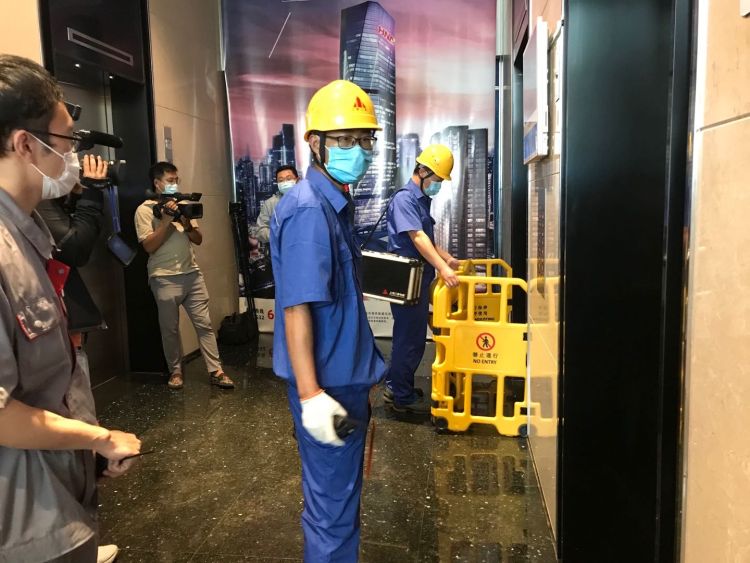 锁眼青岛市市场监管局开展电梯应急救援演练 一个小锁眼开启“救命之门”