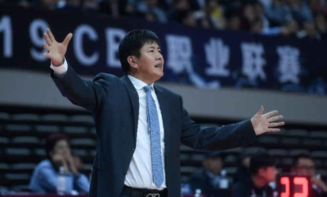 丁伟广州男篮火线换帅 丁伟接替原主帅拉里·德鲁