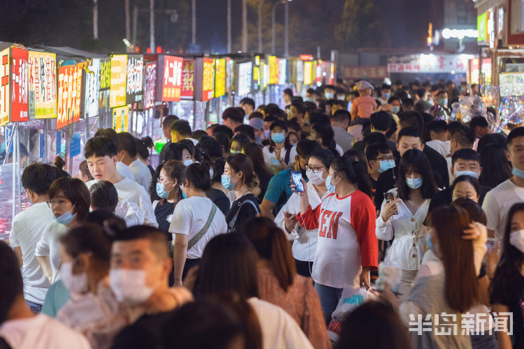 聚焦城阳区吕家庄夜市人唱好勤奋歌自有夜来香