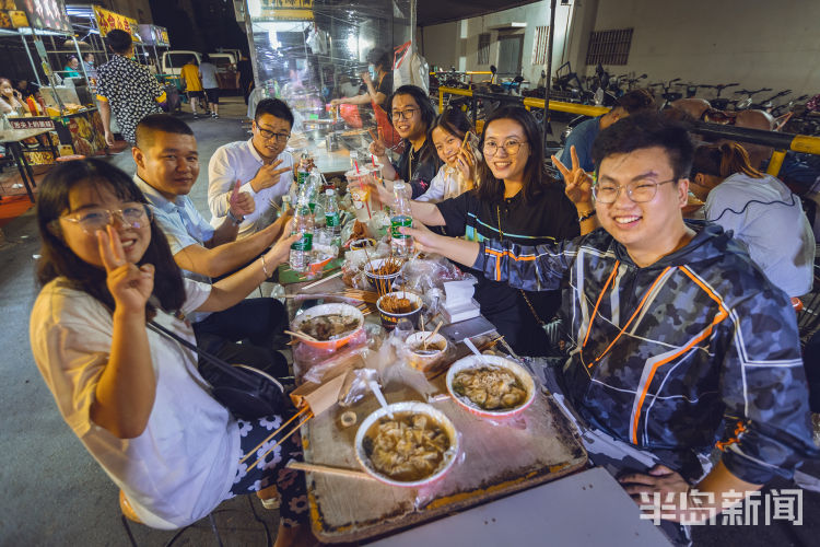 夜来香聚焦城阳区吕家庄夜市人：唱好勤奋歌 自有夜来香