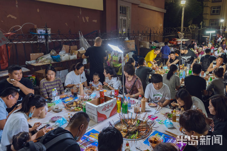 夜来香聚焦城阳区吕家庄夜市人：唱好勤奋歌 自有夜来香