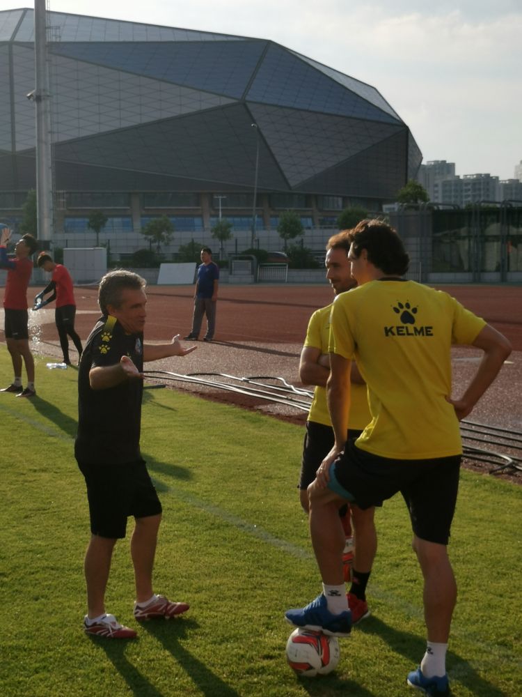 利略因母亲患重疾自感无法帮助球队 利略主动辞去黄海主帅职务