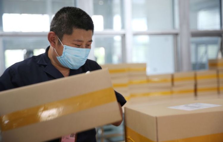 电商1300单面膜在青岛顺利通关 跨境电商首次实现区块链技术全程溯源