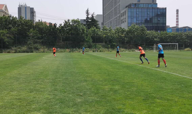 红狮中能红狮热身虎山：双方以老带新继续练兵 黄海旧将刘龙首发出场