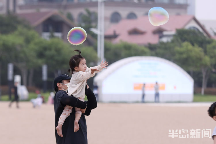 娃玩青岛市海滨：娃玩恣儿了