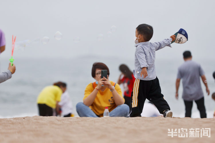 娃玩青岛市海滨：娃玩恣儿了