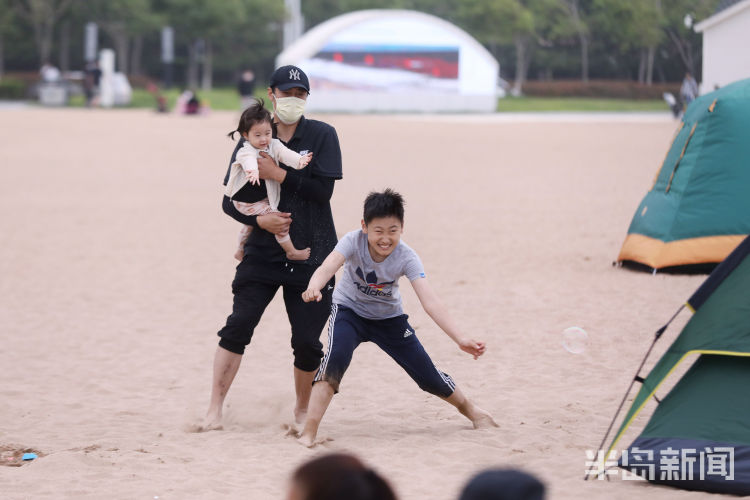 娃玩青岛市海滨：娃玩恣儿了