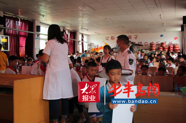 胶州胶州卫生健康局：开展全国“爱眼日”主题活动