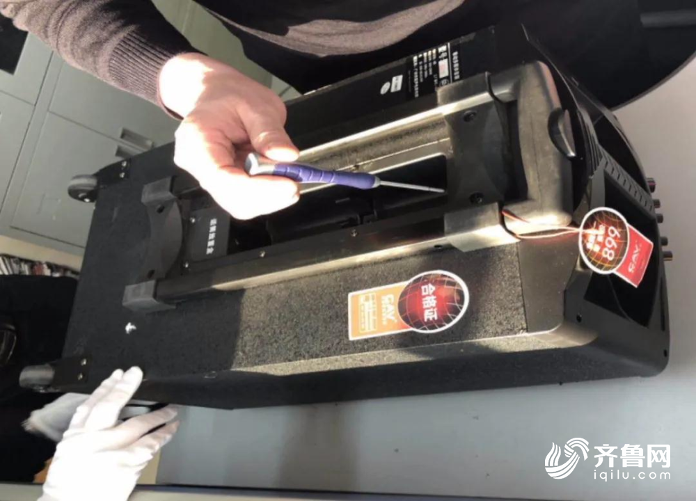 青岛“十公斤级”毒贩覆灭记：音箱内壁上藏冰毒 “取货仔”仅15岁