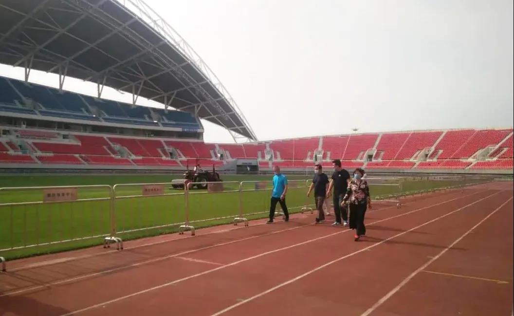 免费 潍坊奥体中心体育场跑道对外开放了