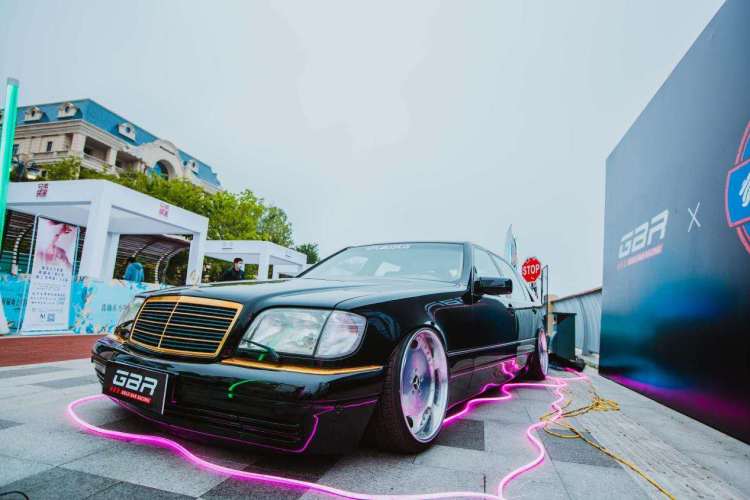 海上《海上奏鸣曲》正式上演 青岛东方影都首届海上婚礼秀华丽启幕