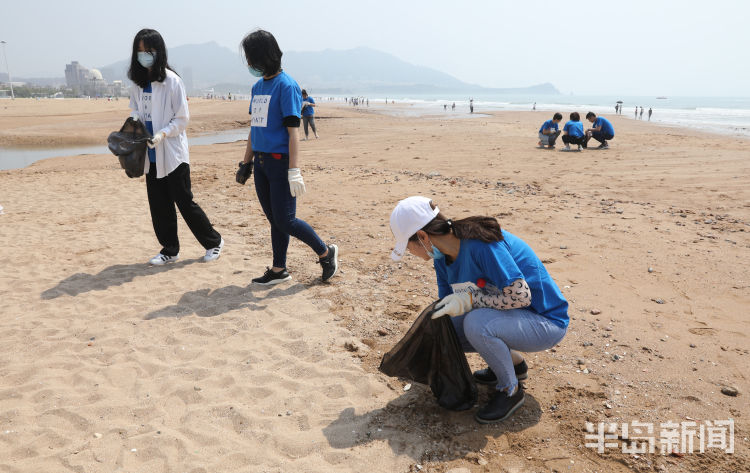 海洋环境青岛石老人海水浴场：保护海洋环境 清除沙滩垃圾