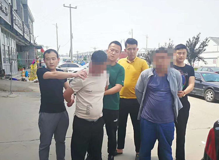 瓮中捉鳖平度警方“瓮中捉鳖”逮获俩扒手 提醒市民注意防范