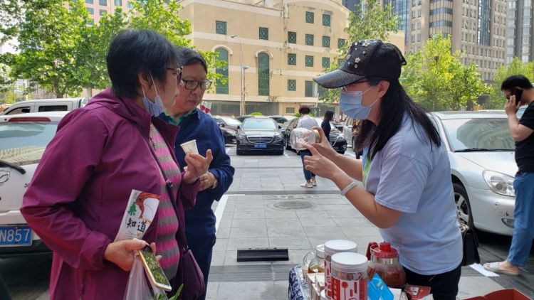 扶贫扶贫特产进小区 市南区打造扶贫、惠企、便民多赢局面