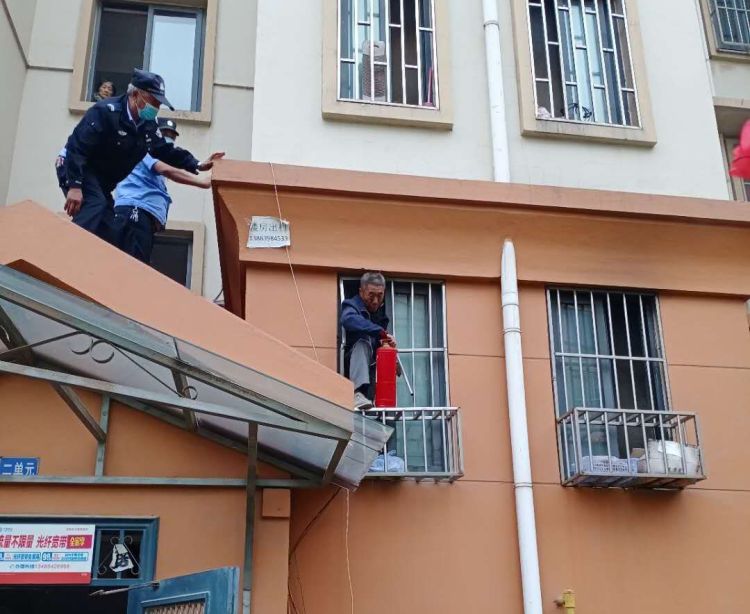 点赞居民身边的救火英雄纪毓波：看到了不出手 良心上过不去