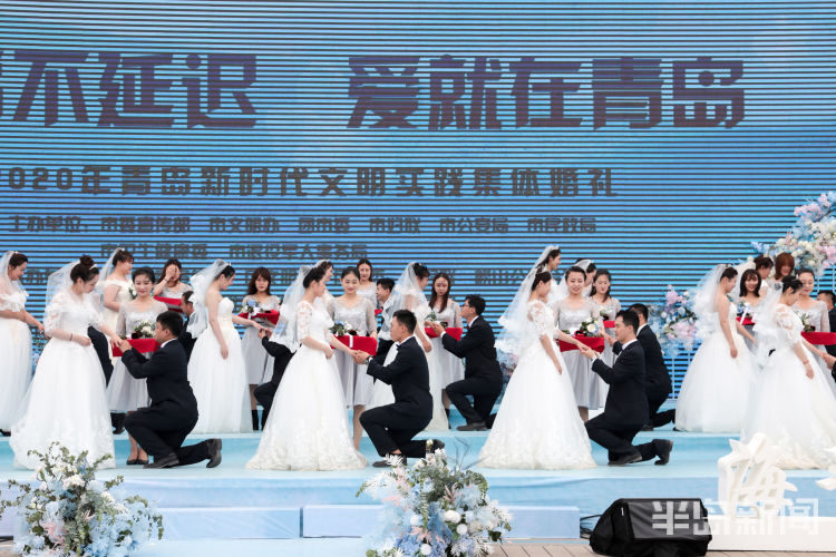 26幸福不延迟 青岛26对新人石老人海水浴场集体大婚
