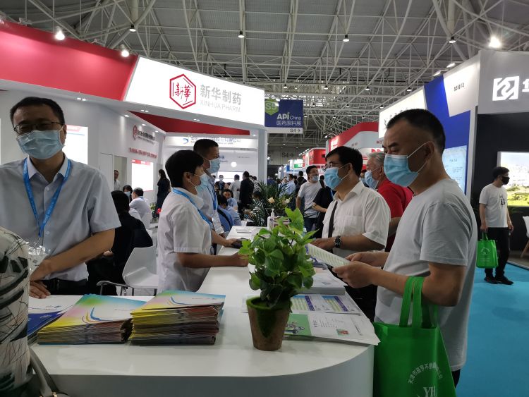 84首个线下大型专业展会第84届API China原料药展在西海岸开幕