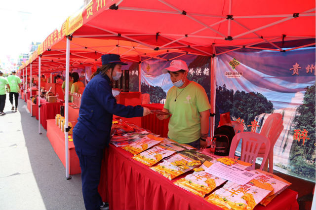 城阳区城阳区消防救援大队走进“市民节” 宣传消防安全普及消防意识