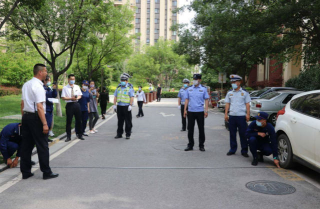 消防车青岛高新区消防救援大队开展消防车通道集中治理行动