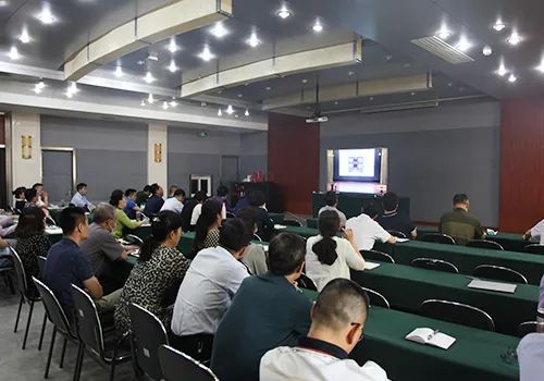 总工会青岛市总工会组织集体收看工业互联网专题报告会