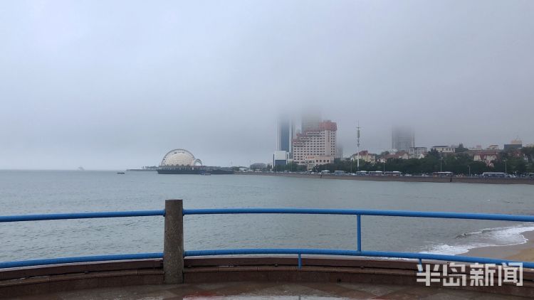 海天一色市南区栈桥火车站一线：雾雨蒙蒙 海天一色