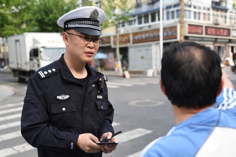 神探男子肇事逃逸后将车辆“大卸八块”不巧的是他遇上了“追逃神探”