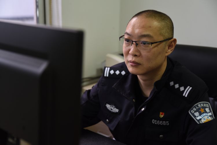 神探男子肇事逃逸后将车辆“大卸八块”不巧的是他遇上了“追逃神探”