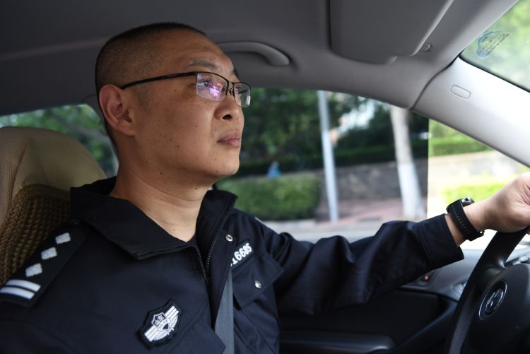 神探男子肇事逃逸后将车辆“大卸八块”不巧的是他遇上了“追逃神探”