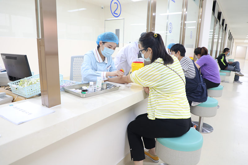 滨海学院青岛滨海学院附属医院举行正式开诊前义诊活动