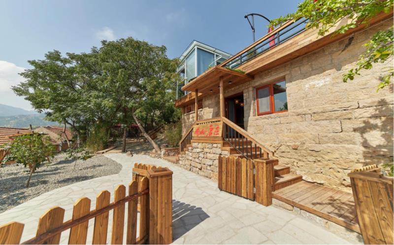 王哥庄【文明实践 德耀崂山】王哥庄街道加快推进标山田园综合体建设，打造山美、水美、村居美的新面貌