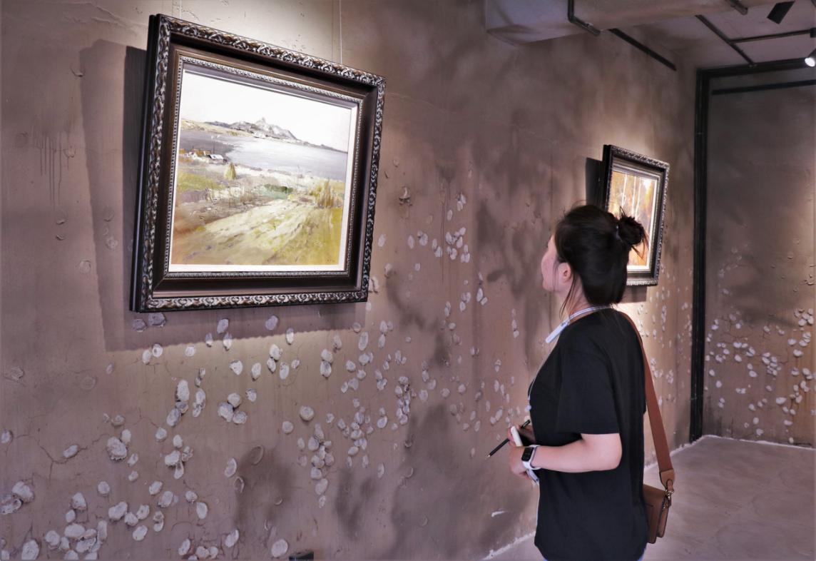 威海市举办“精致威海·魅力海洋”主题油画展