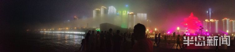 仙境平流雾与青岛霓虹灯交相辉映 宛如海上仙境
