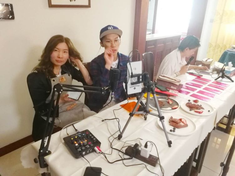 带货半岛头版｜市场规模近万亿元！直播带货，一个怎样的江湖？