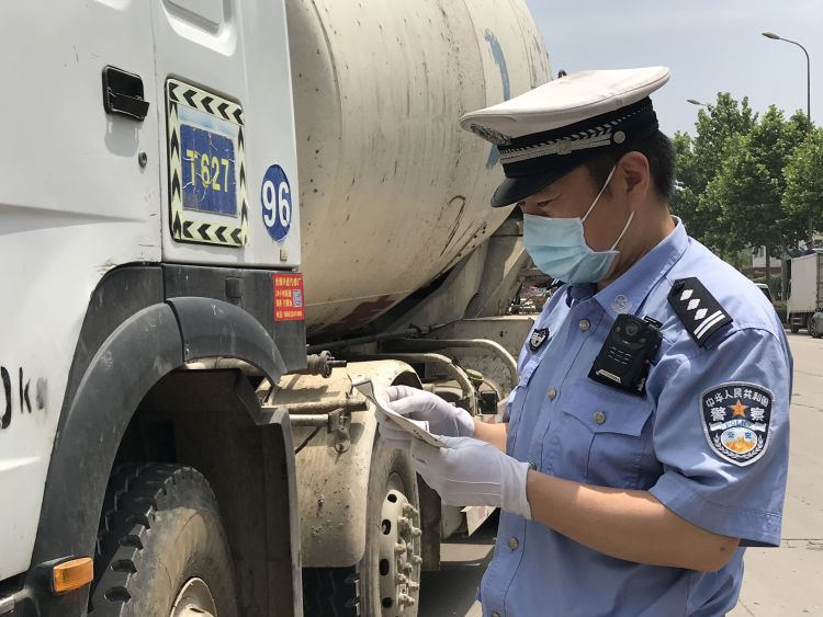 李沧5月李沧交警查获违法大货车392辆 其中严重超载百吨王21辆