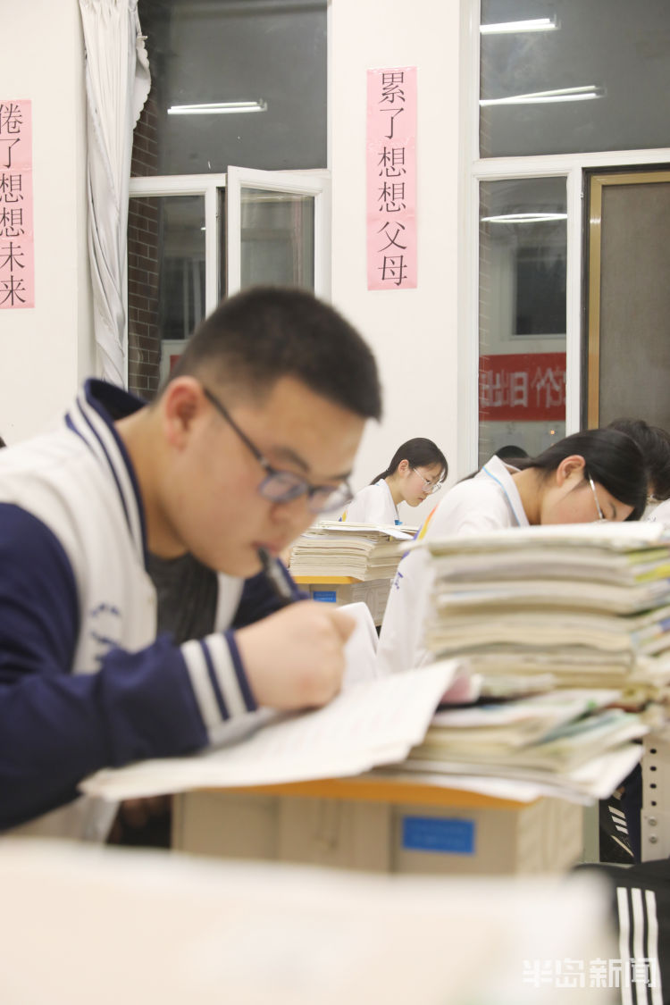 终会平度一中南村校区：高三学子奋进学习 为一个月后高考坚持努力