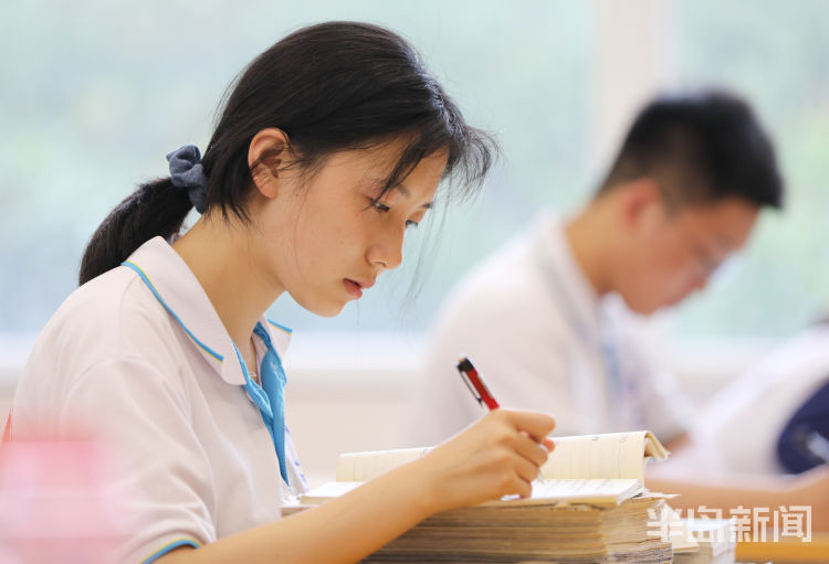 终会平度一中南村校区：高三学子奋进学习 为一个月后高考坚持努力