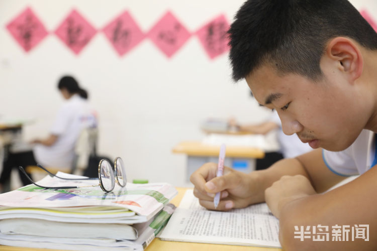 终会平度一中南村校区：高三学子奋进学习 为一个月后高考坚持努力