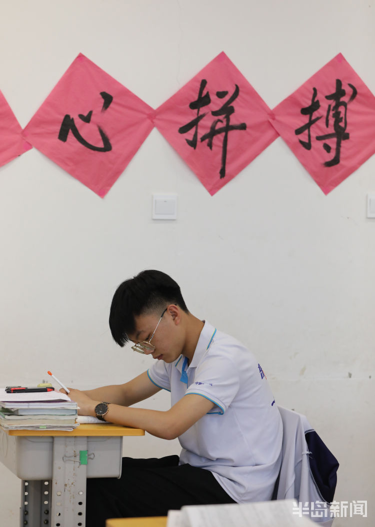 终会平度一中南村校区：高三学子奋进学习 为一个月后高考坚持努力