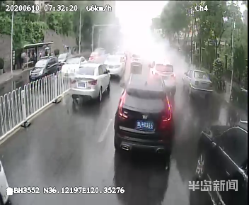 热心人青岛金沙路上一私家车起火 一群热心人伸援手化解危机