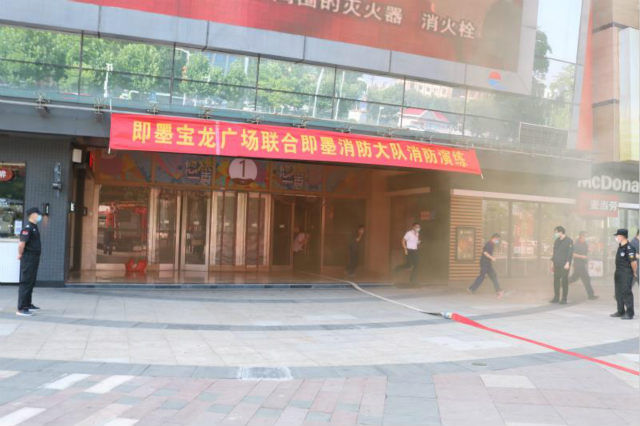 火情商铺发生火灾？即墨消防开展实战演练 迅速扑灭火情