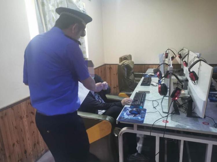 网吧安全防范不放松 青岛市南区执法人员开展网吧专项检查