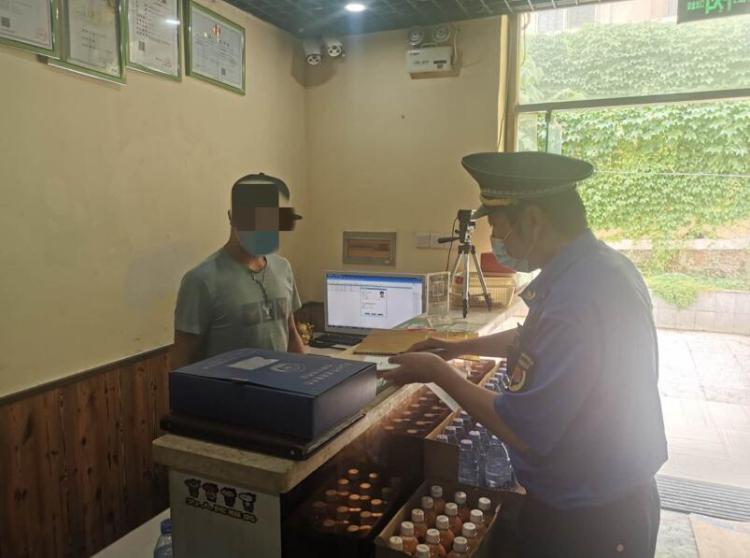 网吧安全防范不放松 青岛市南区执法人员开展网吧专项检查