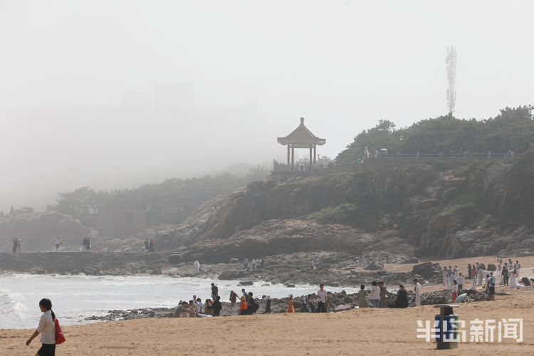 雾都飘渺“雾都”：青岛夏季多雾 平流雾给海滨带来别样风光