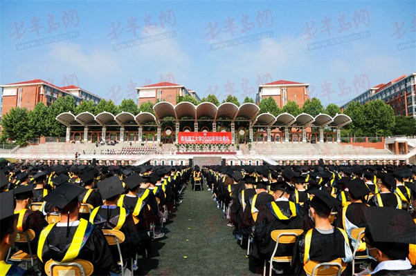 青岛教育别人家的毕业典礼，5G+VR、主会场+分会场同步直播，青岛这所高校的毕业典礼不一样