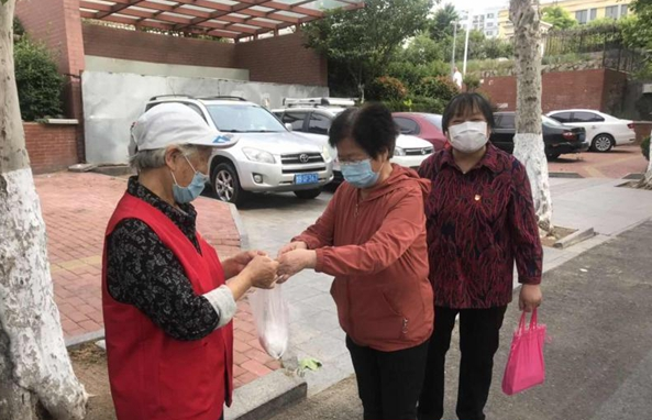 市北区洛阳路街道：党群齐动手 清凉送给志愿者