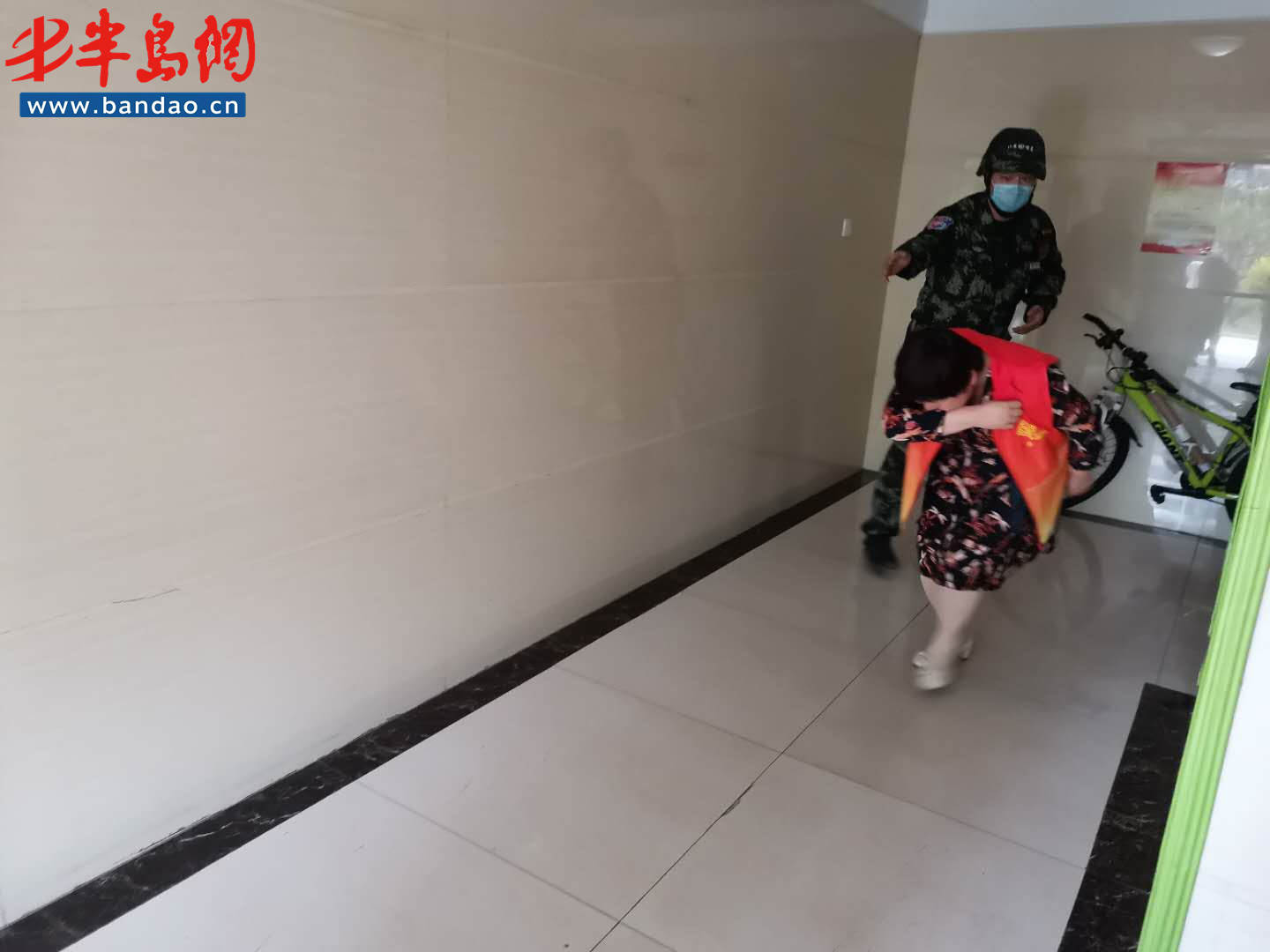 秦楼街道蓝天水岸社区开展消防实战大练兵