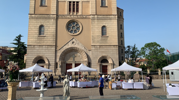 定岗青岛市南区中山路街道综合执法中队助力“爱尚市南 走进老城”活动