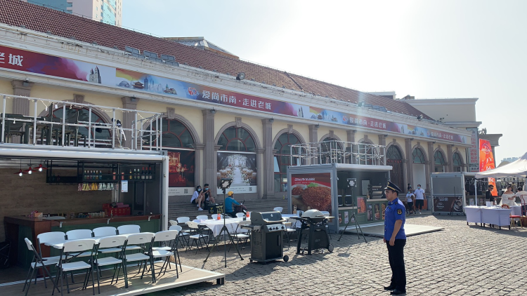 定岗青岛市南区中山路街道综合执法中队助力“爱尚市南 走进老城”活动