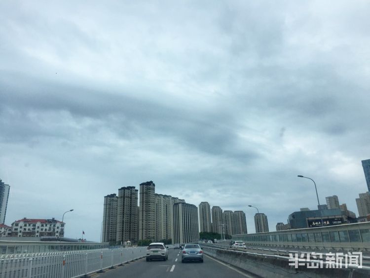 阴云密布青岛6月12日阴云密布加点小雨 最高气温22℃