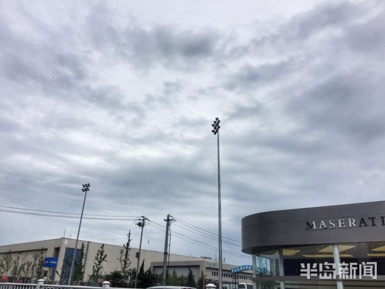 阴云密布青岛6月12日阴云密布加点小雨 最高气温22℃